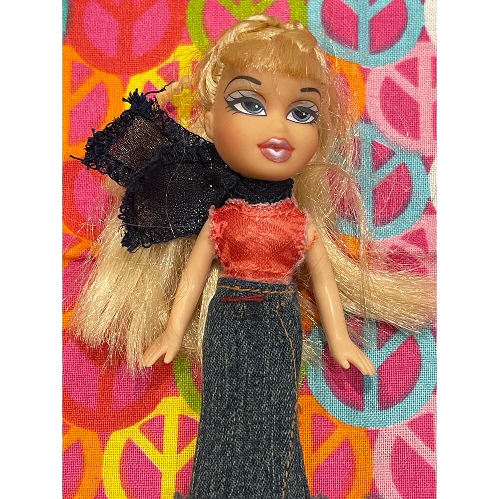 Lil' Bratz Xpress it Cloe Doll Abot 4" Dressed as Shown No Shoes